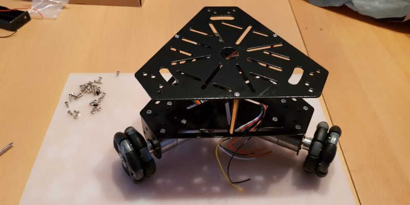 Omnicar Bodenplatte mit aufgeschraubter Deckpaltte (perspektivisch)
