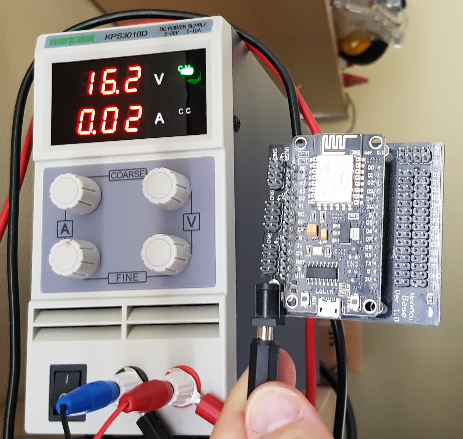 Node MCU V3 mit Base an 16,2V