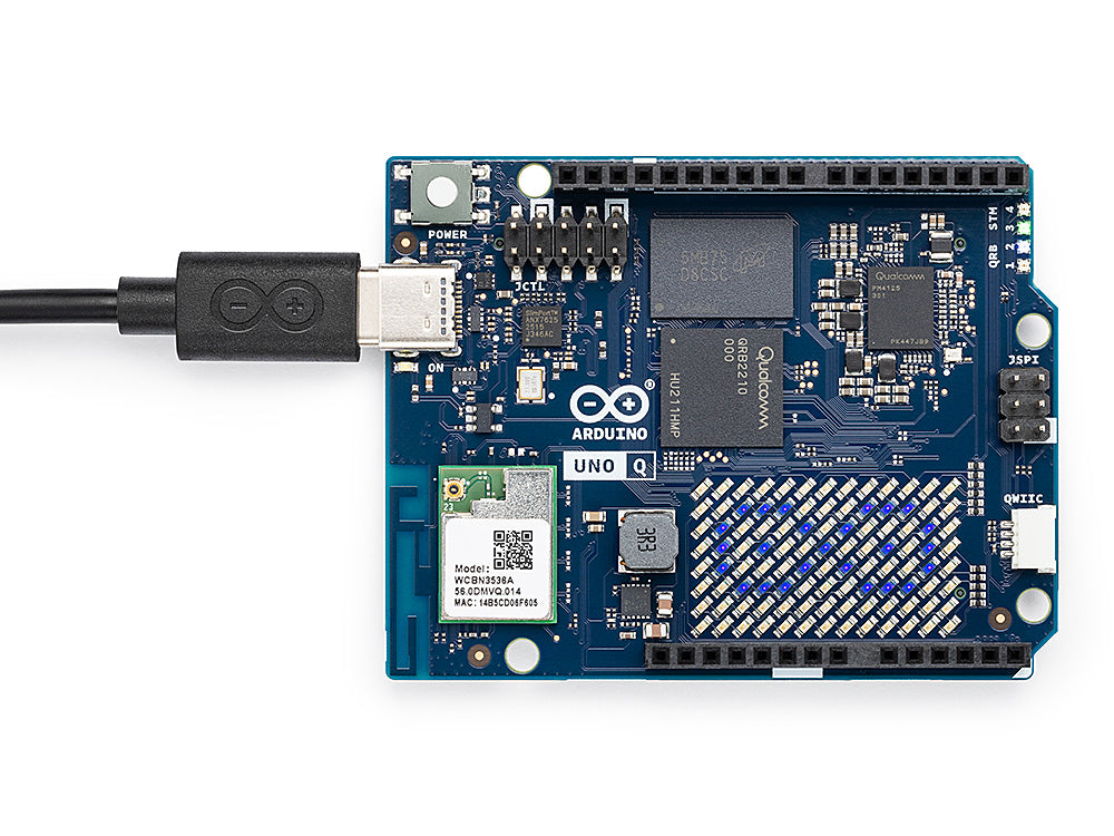 Arduino UNO Q an USB-C mit LED-Matrix und Funkmodul (Bild: Arduino, store.arduino.cc)