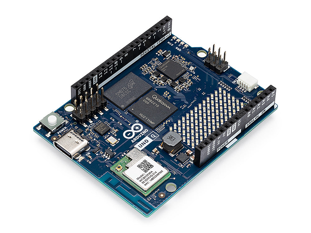 Arduino UNO Q, Schrägansicht mit USB-C und Pinleisten (Bild: Arduino, store.arduino.cc)