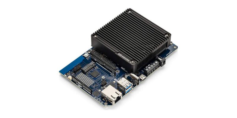 Arduino VENTUNO Q (Bild: Arduino, store.arduino.cc, mit weißem Rand ins Querformat gesetzt)