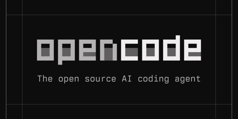 OpenCode-Logo mit dem Slogan ‚The open source AI coding agent‘ (Bild: opencode.ai)
