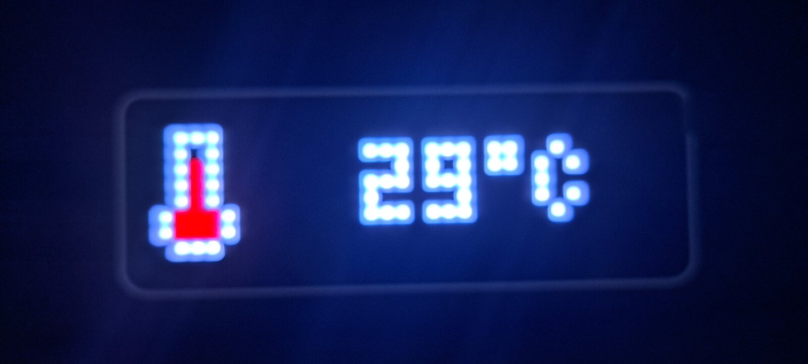 Foto der Uhr mit AWTRIX NG: Thermometer und 29 °C