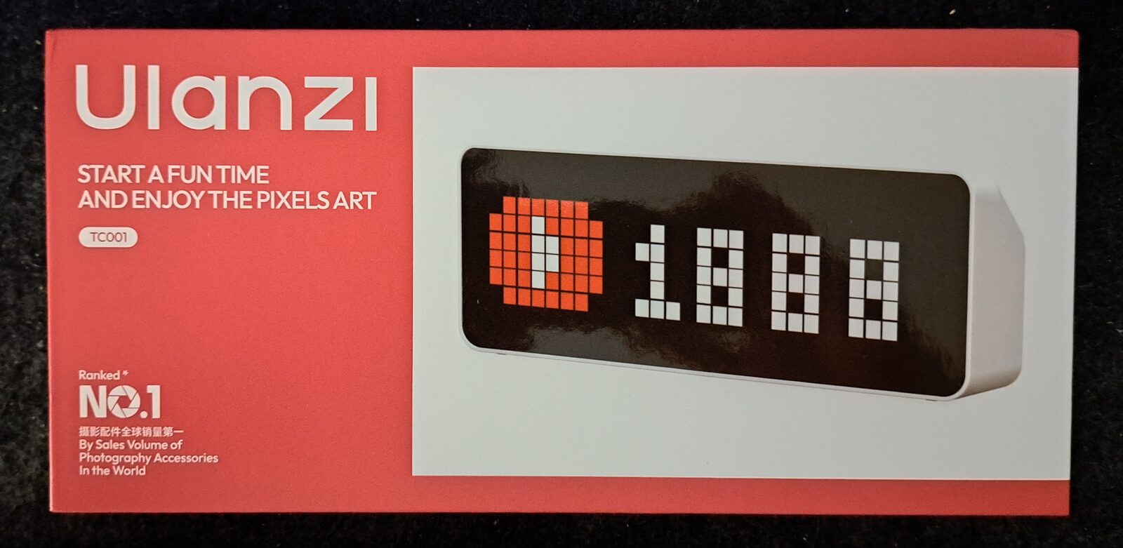 Verpackung der Ulanzi TC001 von vorn: rote Schachtel mit Abbildung der Uhr